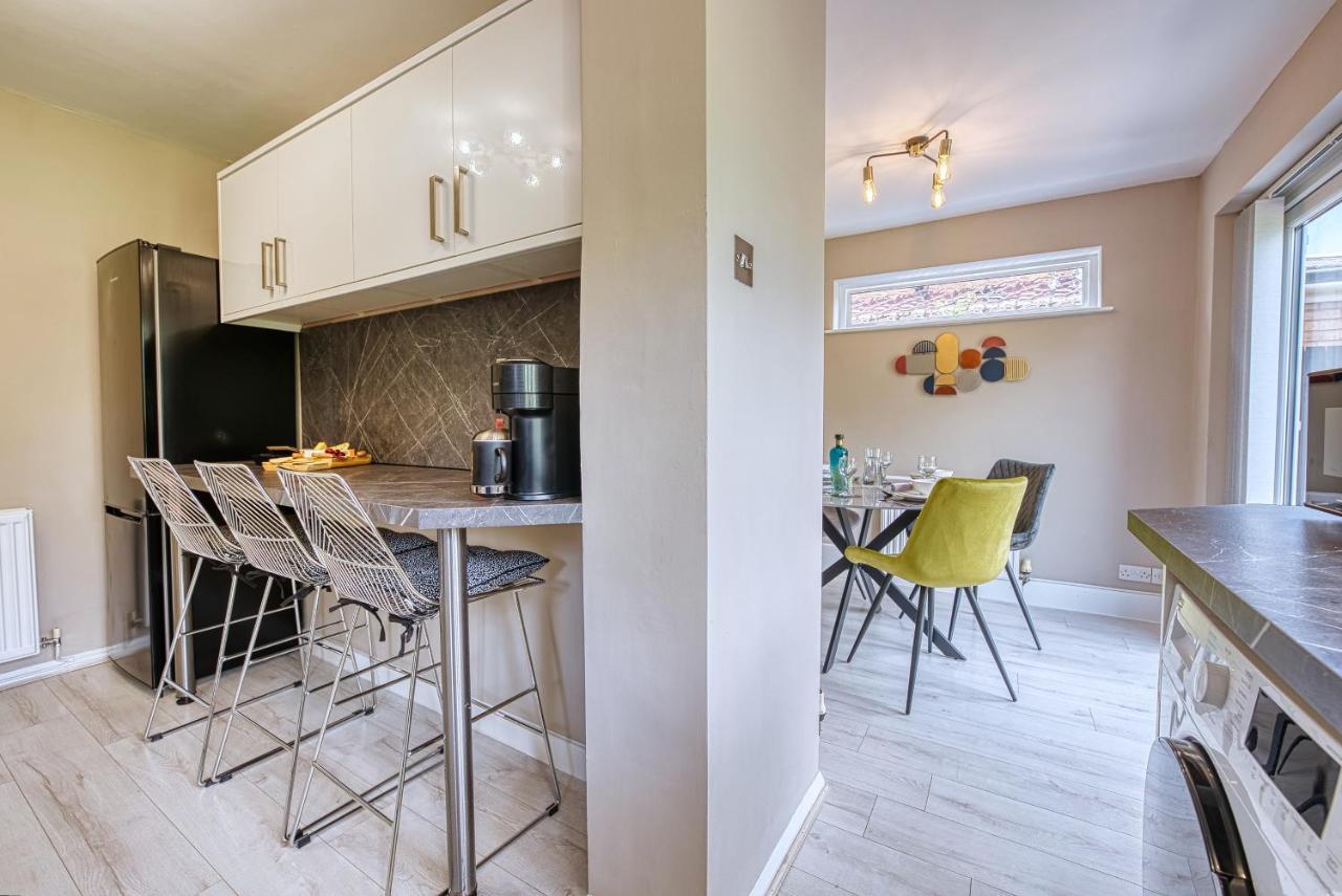Elegant 5 Bed House - Sleeps 9, Central Solihull, Nec, Jlr, Hs2, Resorts World, Airport Business And Leisure Stays, Exteriér fotografie