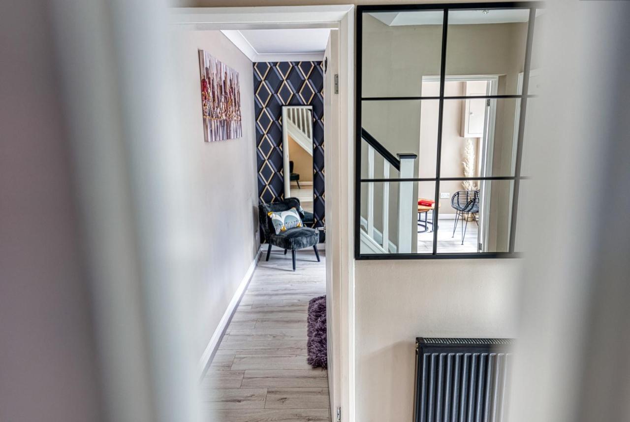 Elegant 5 Bed House - Sleeps 9, Central Solihull, Nec, Jlr, Hs2, Resorts World, Airport Business And Leisure Stays, Exteriér fotografie