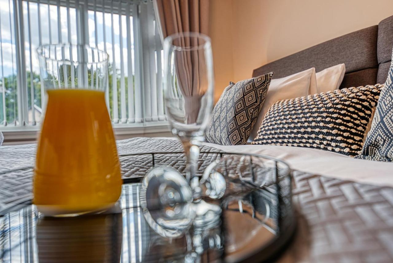 Elegant 5 Bed House - Sleeps 9, Central Solihull, Nec, Jlr, Hs2, Resorts World, Airport Business And Leisure Stays, Exteriér fotografie