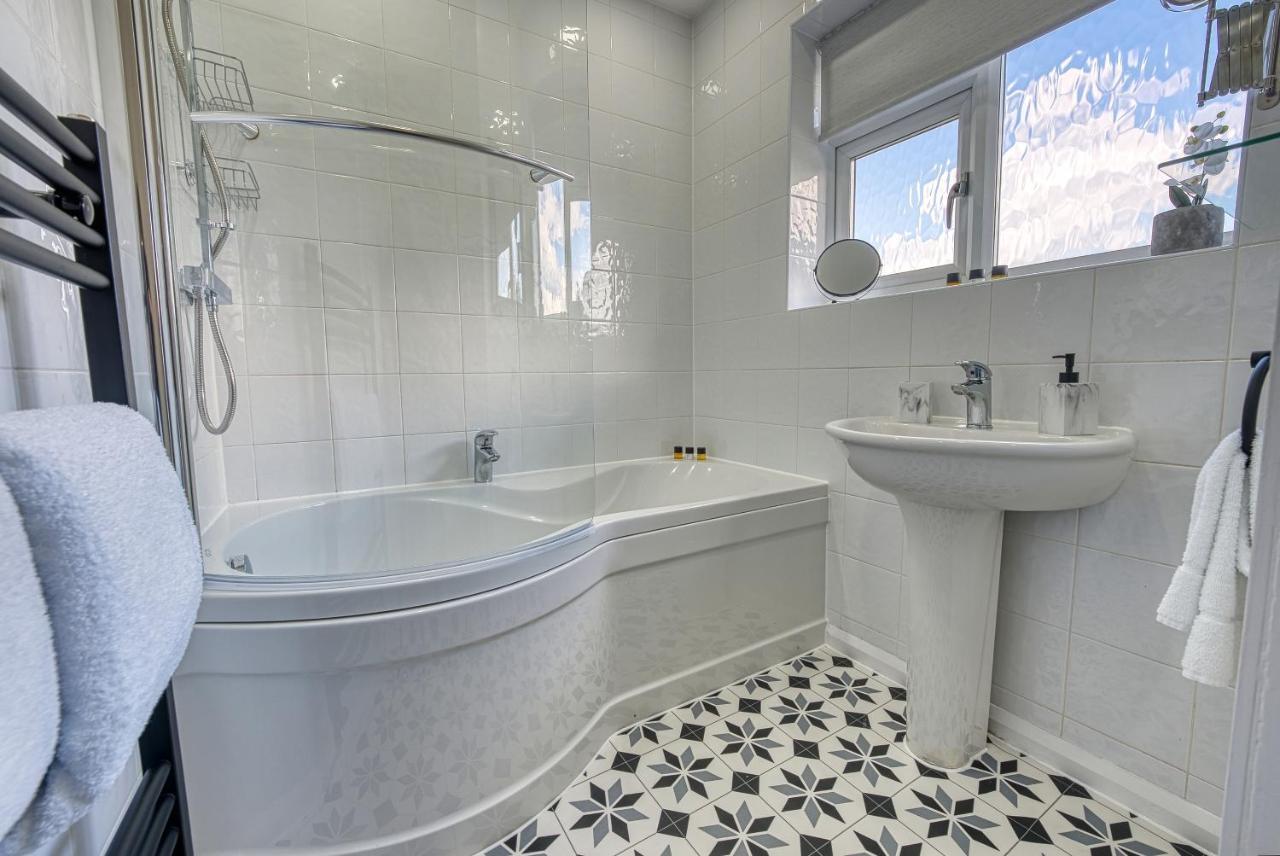 Elegant 5 Bed House - Sleeps 9, Central Solihull, Nec, Jlr, Hs2, Resorts World, Airport Business And Leisure Stays, Exteriér fotografie