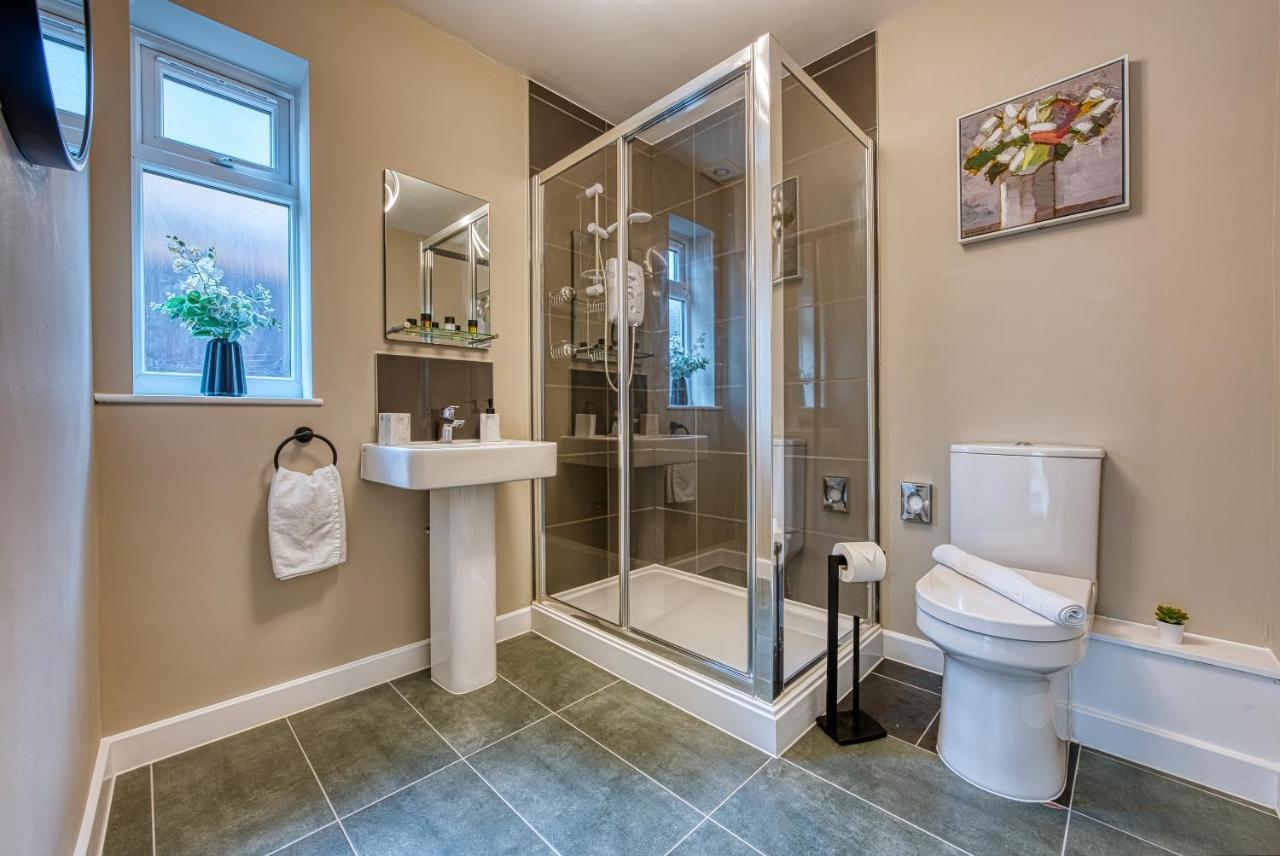 Elegant 5 Bed House - Sleeps 9, Central Solihull, Nec, Jlr, Hs2, Resorts World, Airport Business And Leisure Stays, Exteriér fotografie